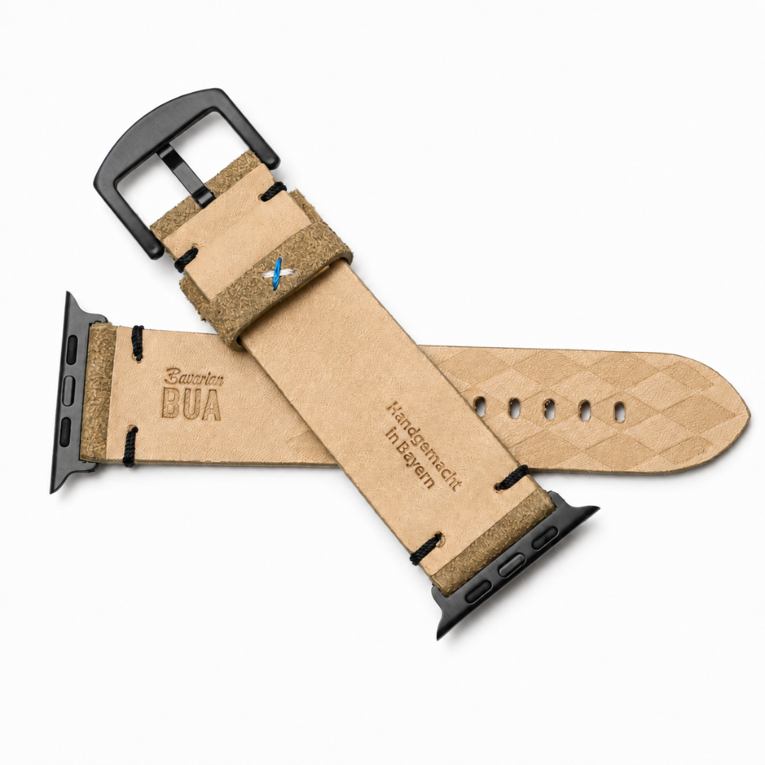 Innenseite des beigen Lederhosenleder-Armbands mit schwarzer Hardware