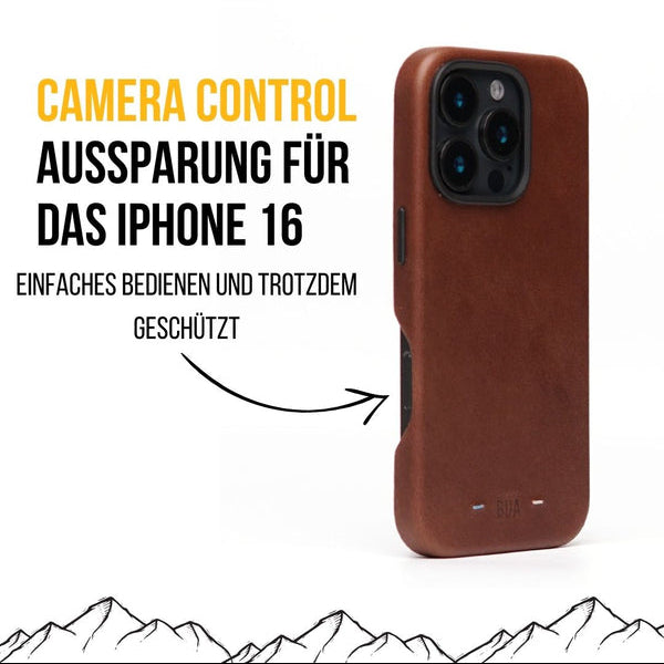 Braune iPhone-16 Pro Max-Hülle mit seitlicher Aussparung für die Camera-Control-Taste, dargestellt auf weißem Hintergrund.