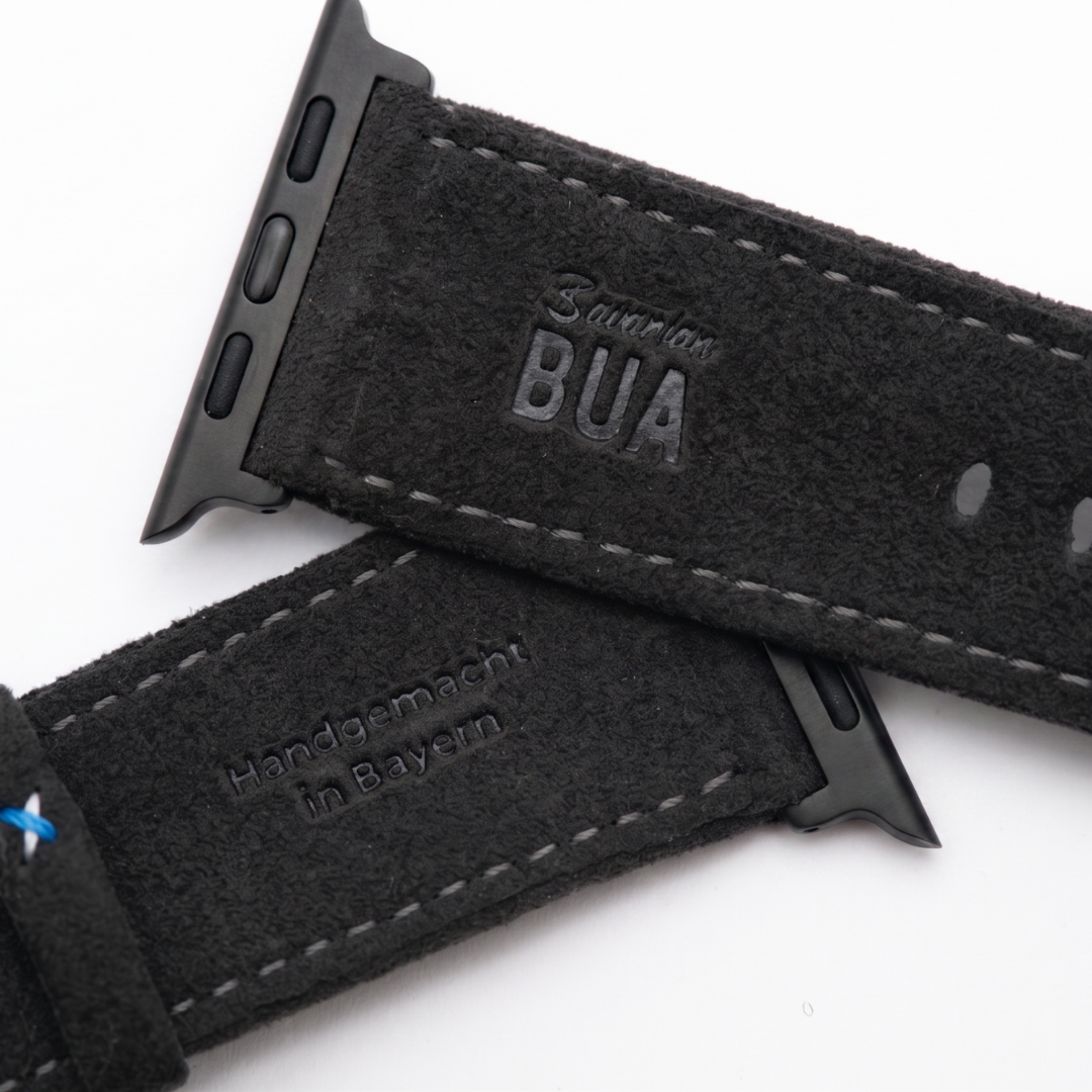 Anthracite Alcantara Armband für Apple Watch Ultra mit Bavarian Bua Logo und handgemachter Prägung aus Bayern