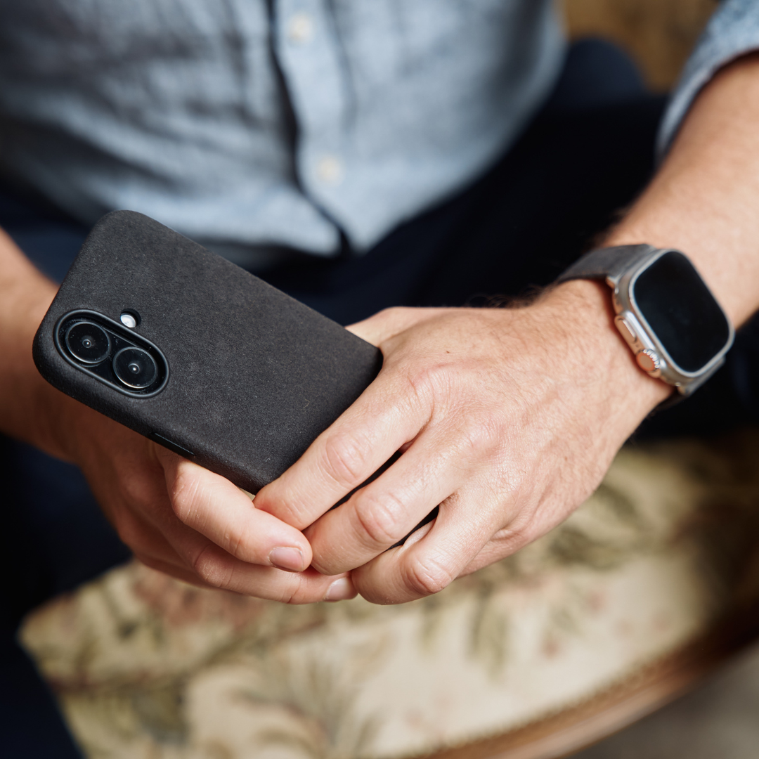 Alcantara Set – Apple Watch Band + iPhone Hülle ‚,Signature Orange"