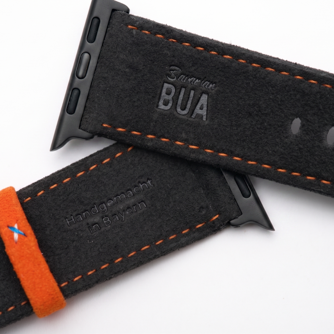 Anthrazites Alcantara Armband für Apple Watch Ultra mit orangefarbenen Nähten, Edelstahl-Adapter und handgemachter Prägung aus BayerN