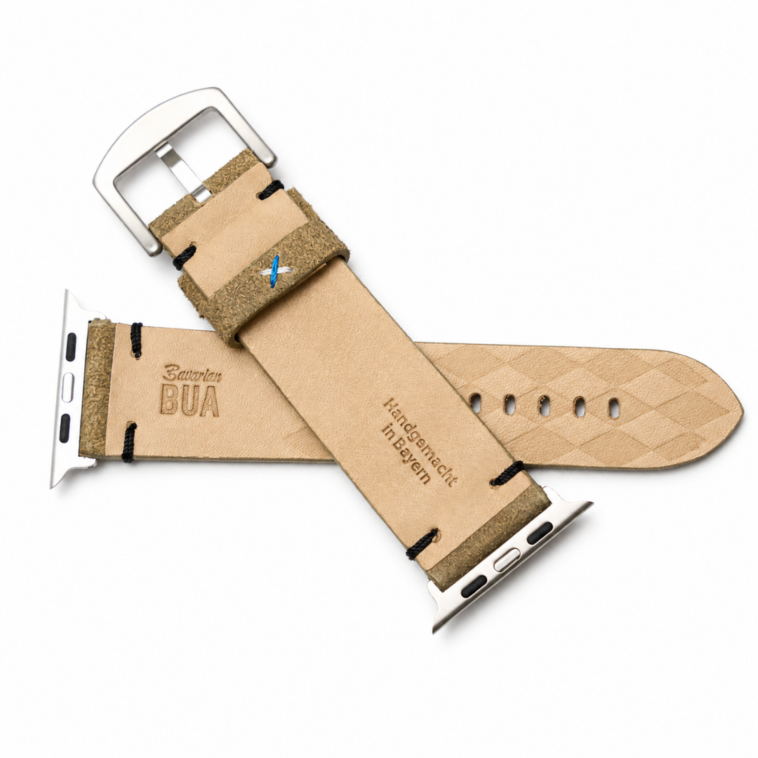 Innenseite des beigen Lederhosenleder-Armbands mit naturfarbener Hardware