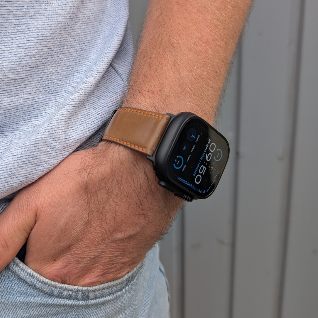 Shell Cordovan Band Apple Watch Ultra am Handgelenk