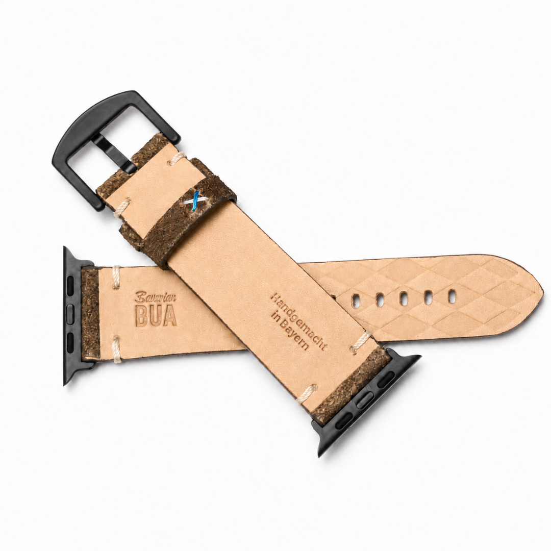 Innenseite des braunen Lederhosenleder-Armbands mit schwarzer Hardware