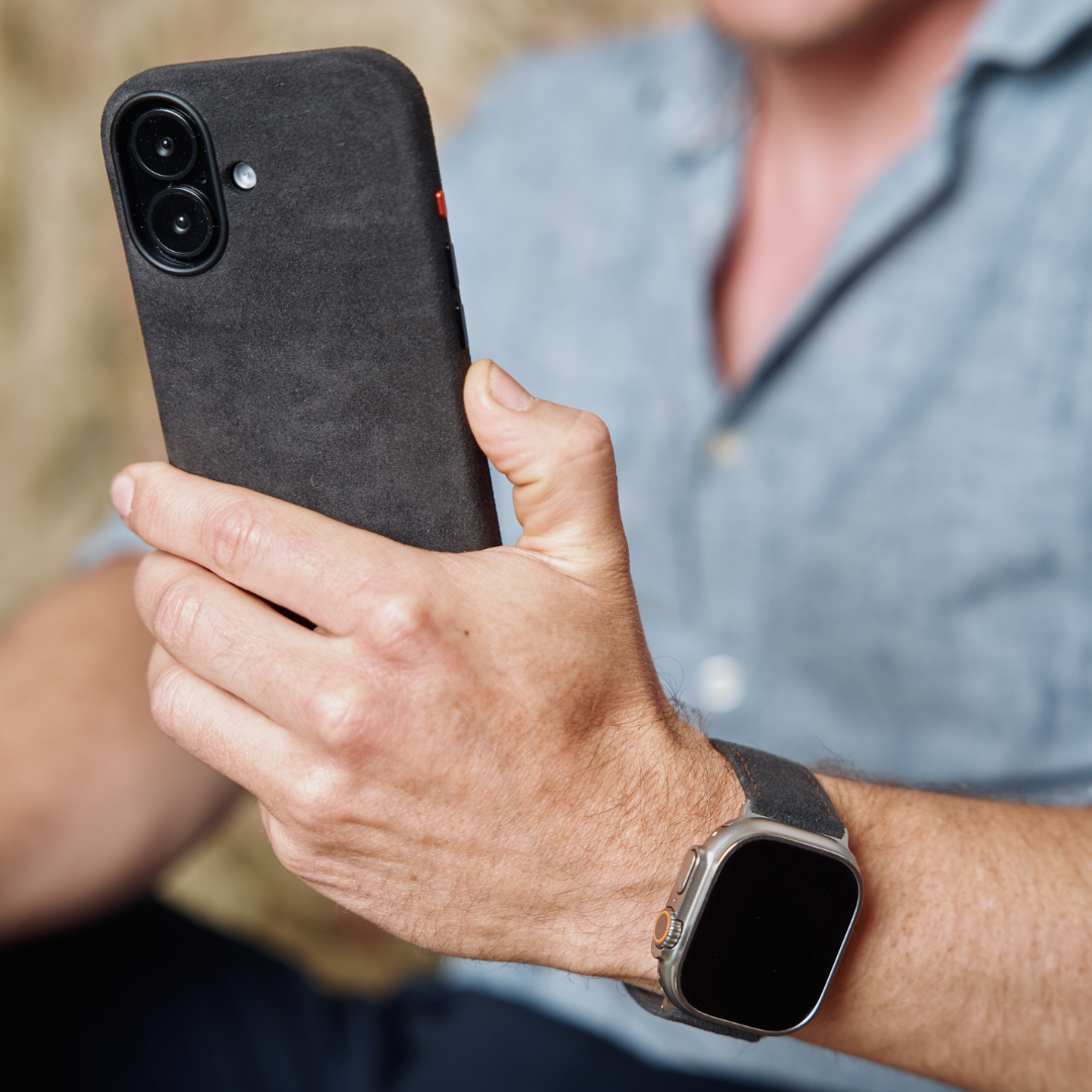 Alcantara Hülle für iPhone 17 mit MagSafe