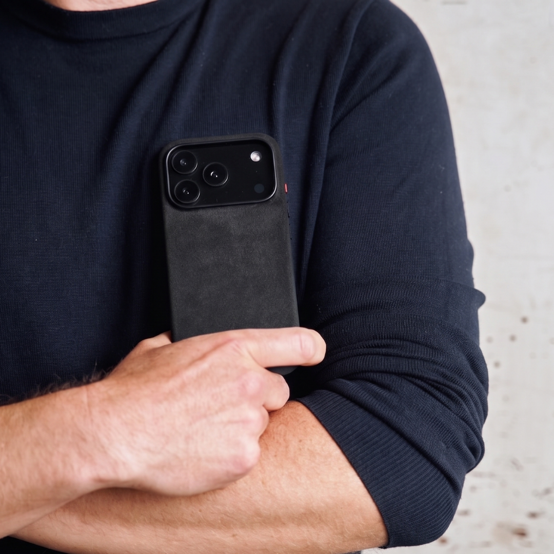 Alcantara Hülle für iPhone 17 mit MagSafe