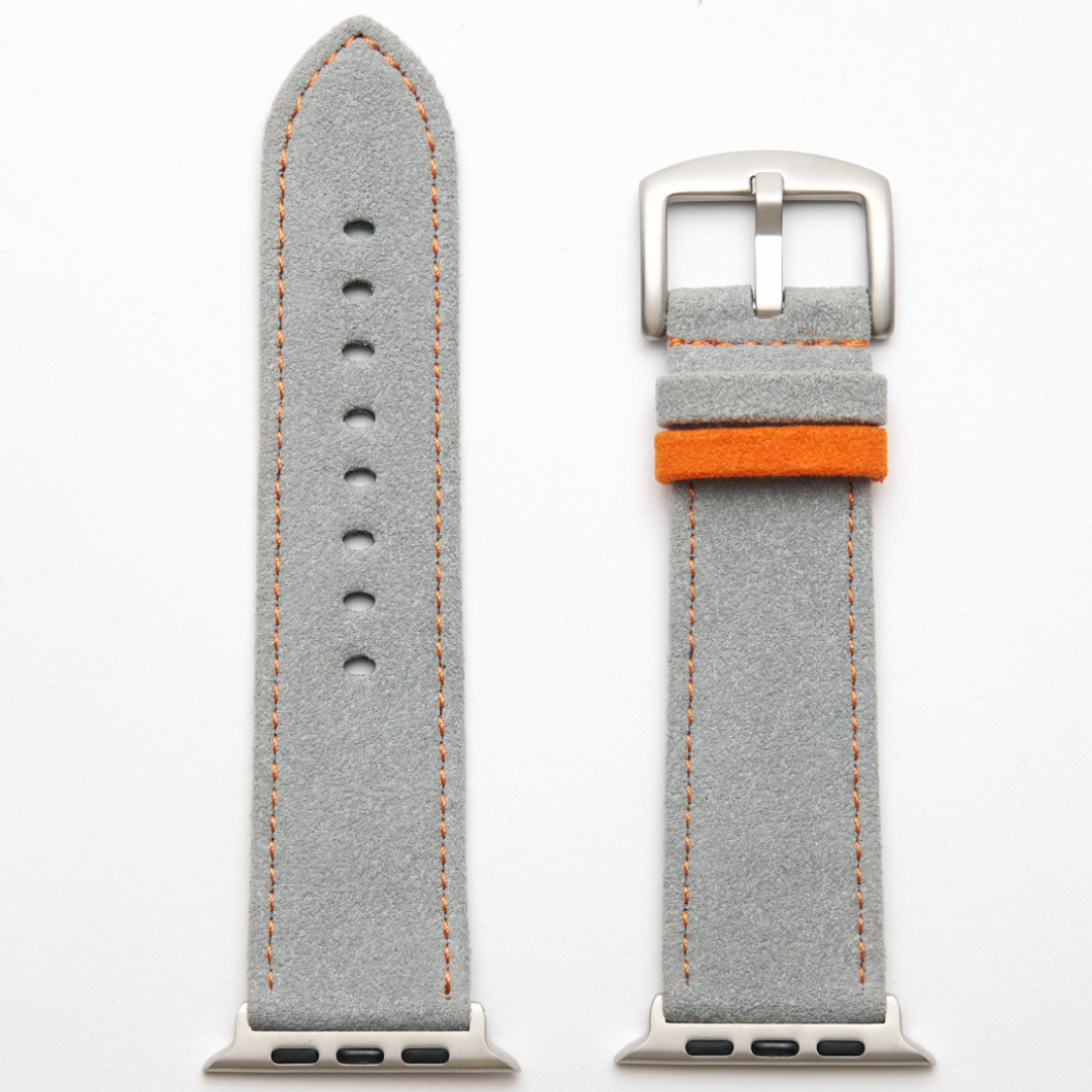 Graues Alcantara Armband für Apple Watch Ultra mit orangefarbenen Nähten und silbernem Edelstahl-Adapter 