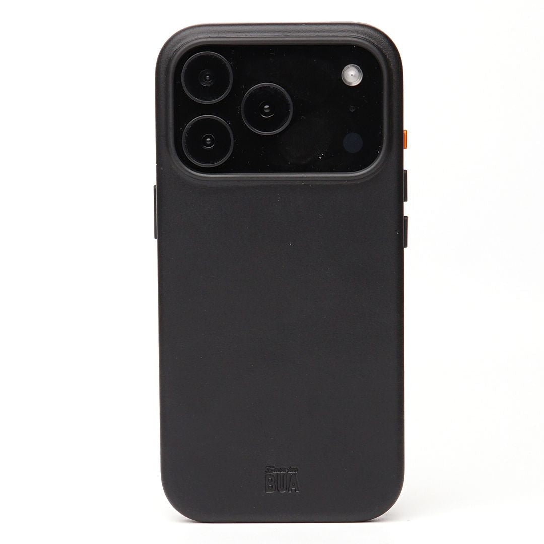 Schwarze iPhone 17 Leder-Hülle mit MagSafe auf weißem Hintergrund