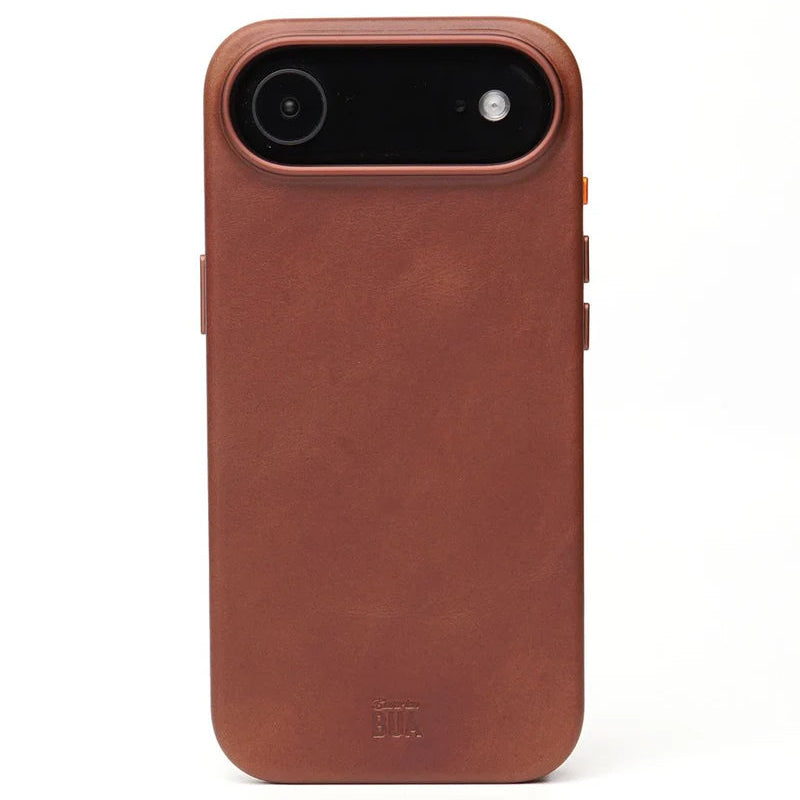 Braune iPhone 17 Air Leder-Hülle mit MagSafe auf weißem Hintergrund